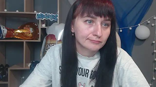 Snapshot of NinaFlawlees chatting on 10.02.25 NinaFlawlees online show from 10.02.25