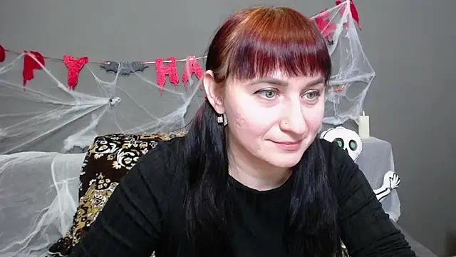 Snapshot of NinaFlawlees chatting on 10.22.25 NinaFlawlees online show from 10.22.25