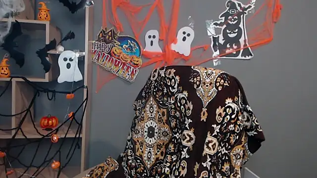 Snapshot of NinaFlawlees chatting on 10.26.25 NinaFlawlees online show from 10.26.25