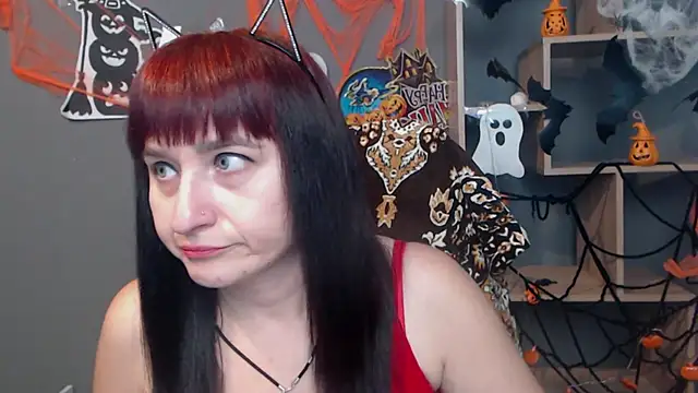 Snapshot of NinaFlawlees chatting on 10.30.25 NinaFlawlees online show from 10.30.25