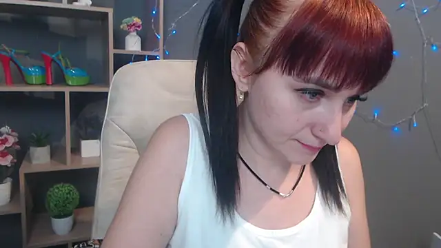 Snapshot of NinaFlawlees chatting on 11.13.25 NinaFlawlees online show from 11.13.25