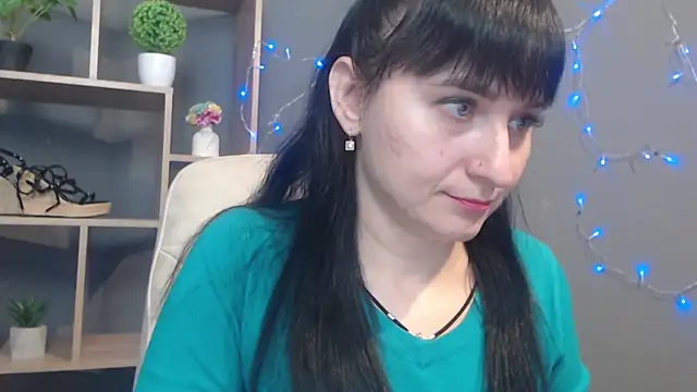 Snapshot of NinaFlawlees chatting on 11.22.25 NinaFlawlees online show from 11.22.25