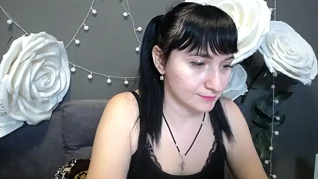 Snapshot of NinaFlawlees chatting on 11.23.25 NinaFlawlees online show from 11.23.25