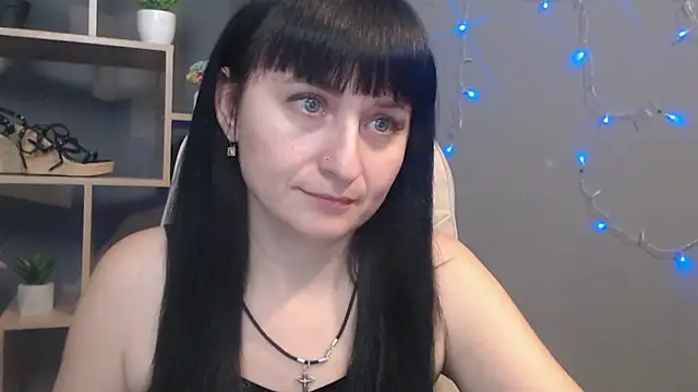 Snapshot of NinaFlawlees chatting on 11.25.25 NinaFlawlees online show from 11.25.25