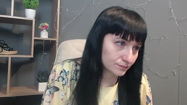 Snapshot of NinaFlawlees chatting on 11.29.25 NinaFlawlees online show from 11.29.25