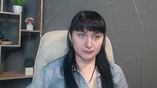 Snapshot of NinaFlawlees chatting on 12.03.25 NinaFlawlees online show from 12.03.25