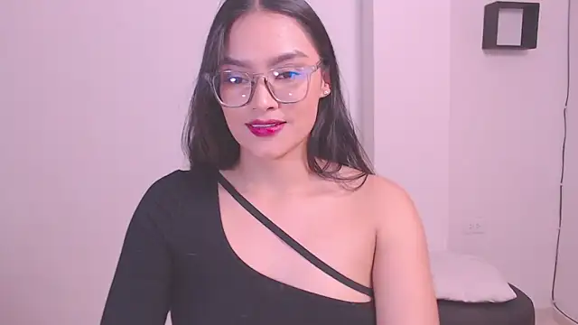 Snapshot of 1eve_rox chatting on 11.08.25 1eve rox online show from 11.08.25