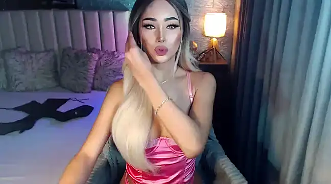 Miss Amandaversace online show from 12.14.24