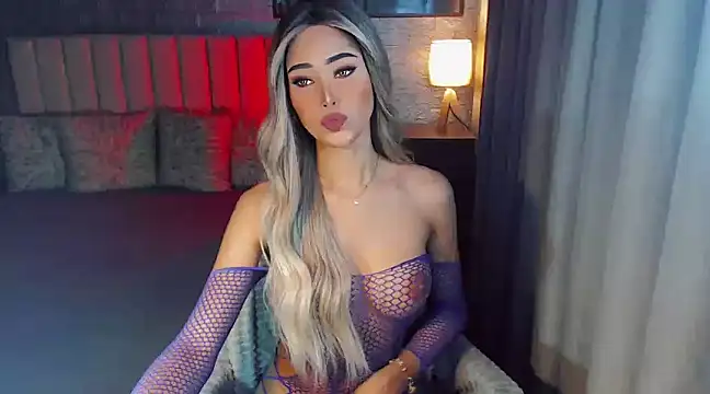 Miss Amandaversace online show from 02.11.25