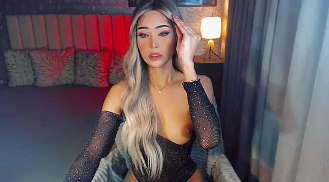 Miss Amandaversace online show from 02.12.25