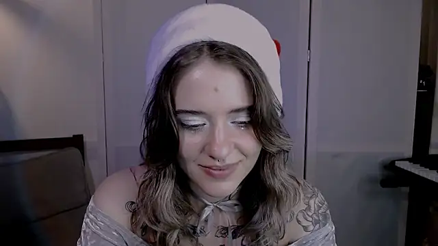 Snapshot of risha_laas chatting on 12.24.24 risha laas online show from 12.24.24