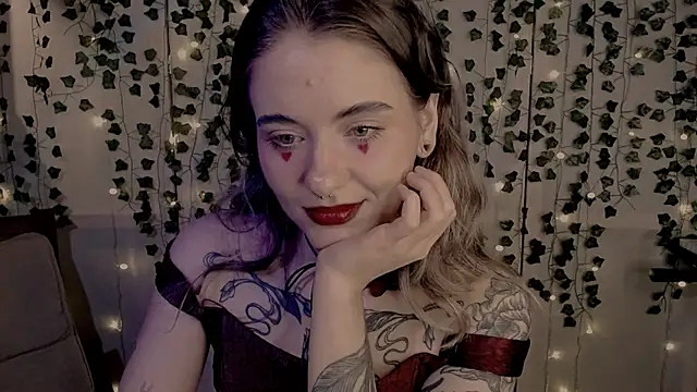 Snapshot of risha_laas chatting on 02.14.25 risha laas online show from 02.14.25