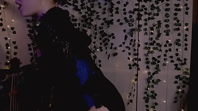 Snapshot of risha_laas chatting on 10.10.25 risha laas online show from 10.10.25