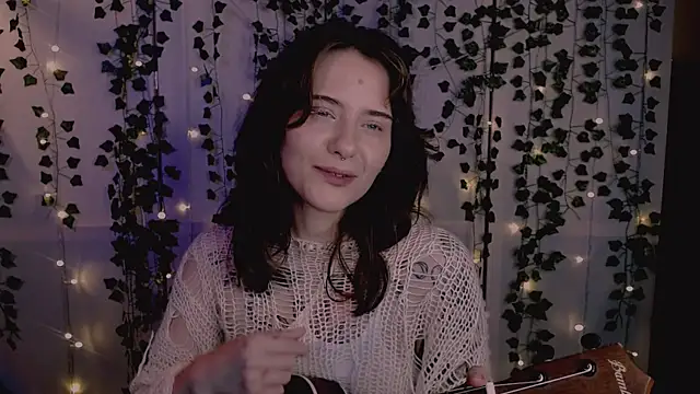 Snapshot of risha_laas chatting on 10.11.25 risha laas online show from 10.11.25