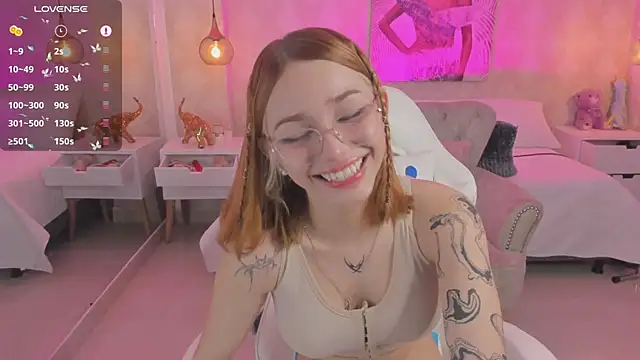 Snapshot of LITTLE-VIVI chatting on 03.05.25 LITTLE-VIVI online show from 03.05.25