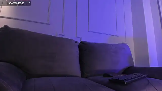 Snapshot of EveBensonX chatting on 02.01.25 EveBensonX online show from 02.01.25