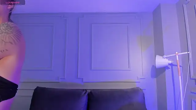 Snapshot of EveBensonX chatting on 02.03.25 EveBensonX online show from 02.03.25