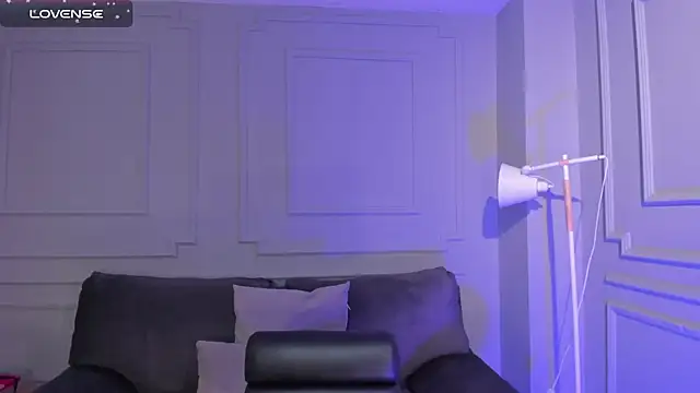 Snapshot of EveBensonX chatting on 02.04.25 EveBensonX online show from 02.04.25