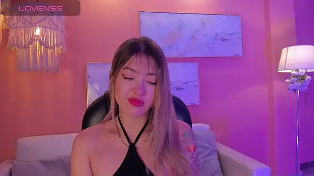 Snapshot of EveBensonX chatting on 02.23.25 EveBensonX online show from 02.23.25