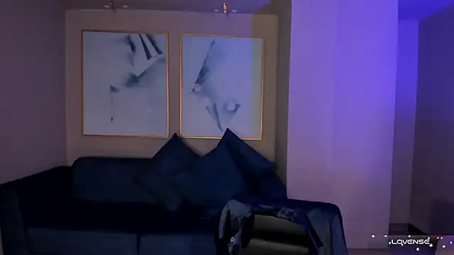 Snapshot of EveBensonX chatting on 03.05.25 EveBensonX online show from 03.05.25