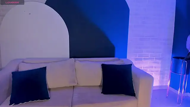 Snapshot of EveBensonX chatting on 03.19.25 EveBensonX online show from 03.19.25