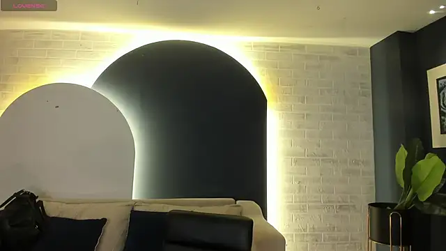 Snapshot of EveBensonX chatting on 03.22.25 EveBensonX online show from 03.22.25