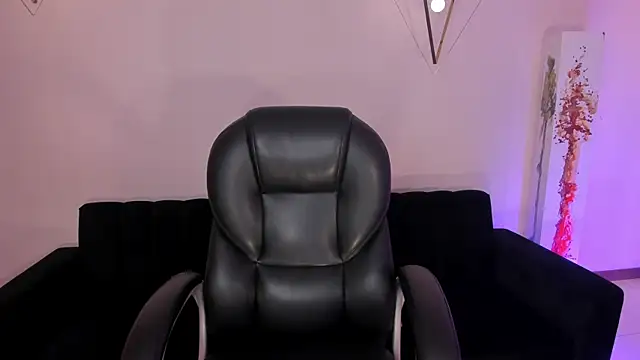 Snapshot of EveBensonX chatting on 09.16.25 EveBensonX online show from 09.16.25