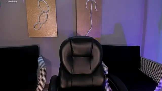 Snapshot of EveBensonX chatting on 09.30.25 EveBensonX online show from 09.30.25