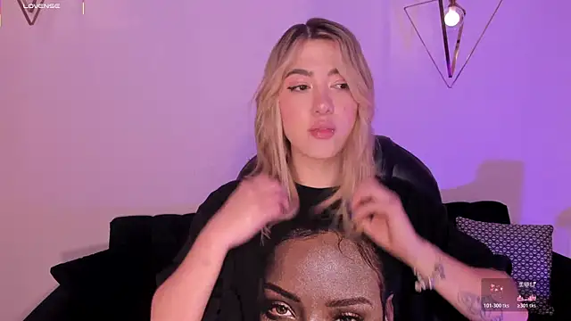 Snapshot of EveBensonX chatting on 10.30.25 EveBensonX online show from 10.30.25