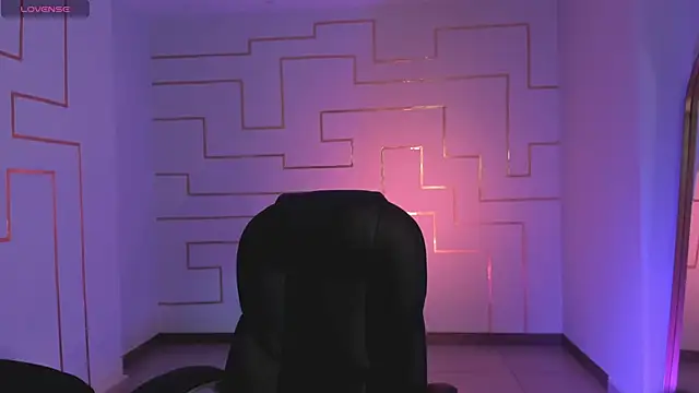 Snapshot of EveBensonX chatting on 11.07.25 EveBensonX online show from 11.07.25