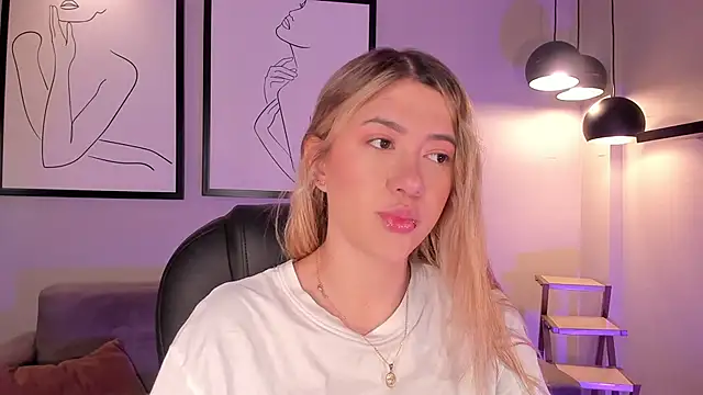 Snapshot of EveBensonX chatting on 11.27.25 EveBensonX online show from 11.27.25