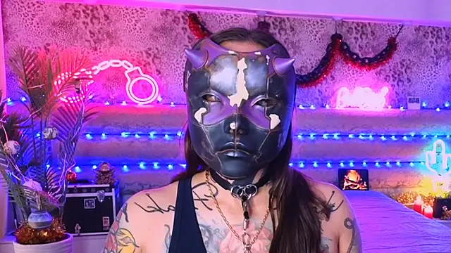 Snapshot of Cool_Freak_ chatting on 11.16.25 Cool Freak online show from 11.16.25