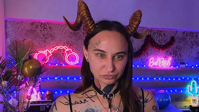 Snapshot of Cool_Freak_ chatting on 11.29.25 Cool Freak online show from 11.29.25