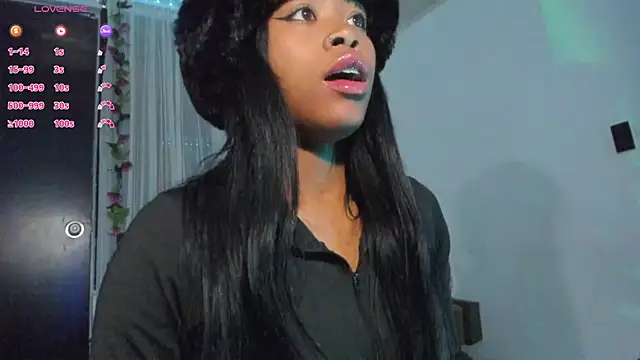 Snapshot of Mia_damm chatting on 03.19.25 Mia damm online show from 03.19.25