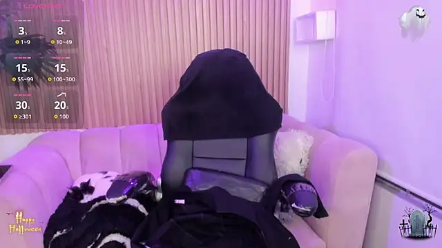 Snapshot of Mia_damm chatting on 10.31.25 Mia damm online show from 10.31.25