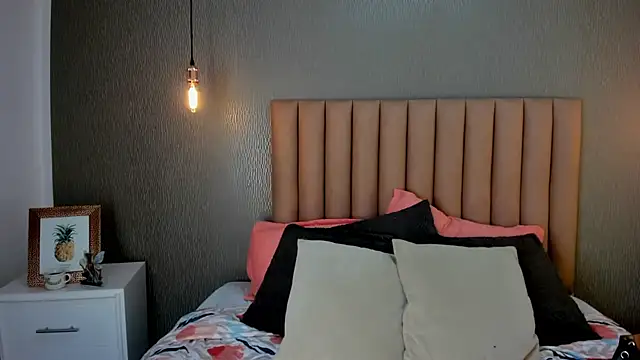 Alexa Thaylor  online show from 02.10.25