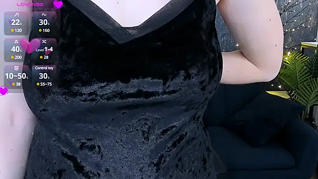 Snapshot of JeannieFox_ chatting on 03.07.25 JeannieFox online show from 03.07.25