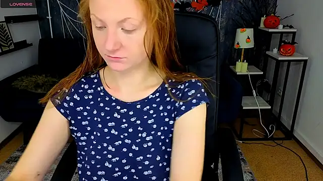 Snapshot of JeannieFox_ chatting on 10.18.25 JeannieFox online show from 10.18.25