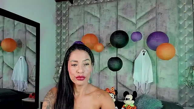 NiicolleMiller online show from 10.22.25