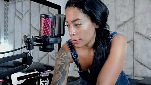 NiicolleMiller online show from 11.08.25