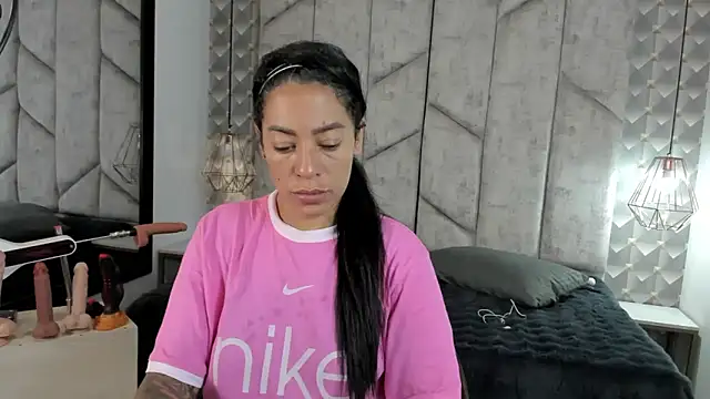 NiicolleMiller online show from 11.10.25