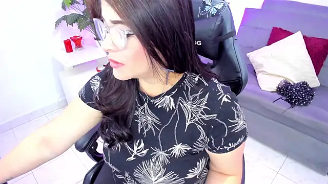 BellaFlaming online show from 02.10.25