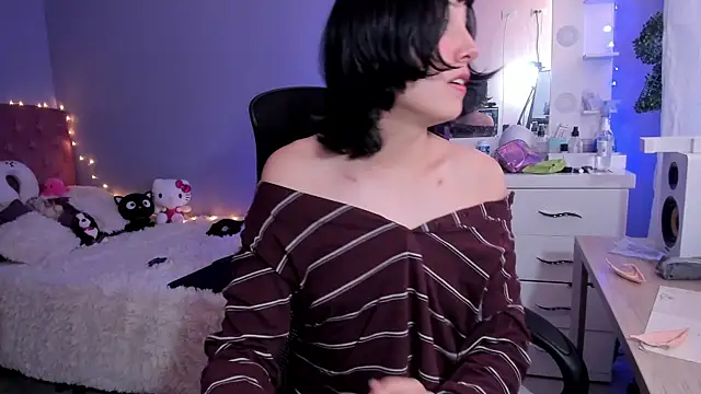 Snapshot of Room312_ chatting on 12.10.24 Room312 online show from 12.10.24