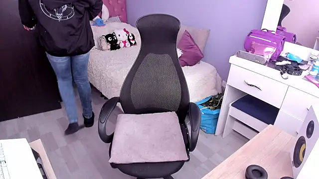 Snapshot of Room312_ chatting on 12.16.24 Room312 online show from 12.16.24