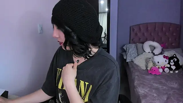 Snapshot of Room312_ chatting on 02.01.25 Room312 online show from 02.01.25