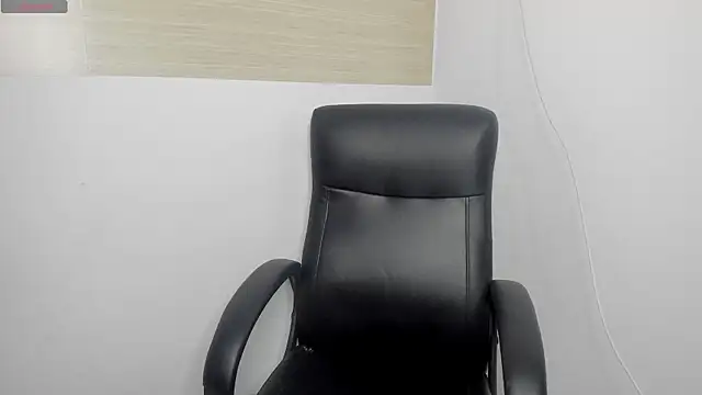 Snapshot of kiara_advani__ chatting on 09.30.25 kiara advani   online show from 09.30.25