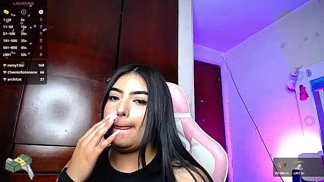 Snapshot of eva_six chatting on 12.12.24 eva six online show from 12.12.24