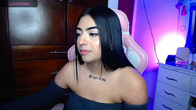 Snapshot of eva_six chatting on 02.18.25 eva six online show from 02.18.25