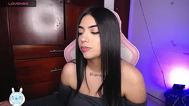 Snapshot of eva_six chatting on 09.14.25 eva six online show from 09.14.25