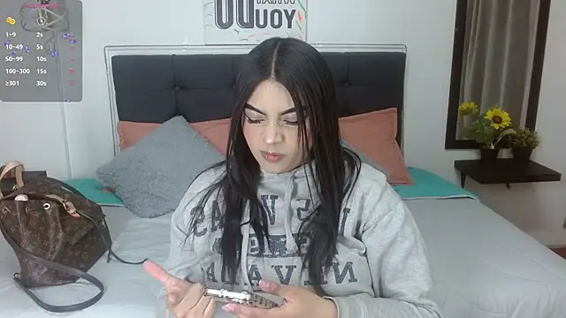 Snapshot of eva_six chatting on 10.08.25 eva six online show from 10.08.25